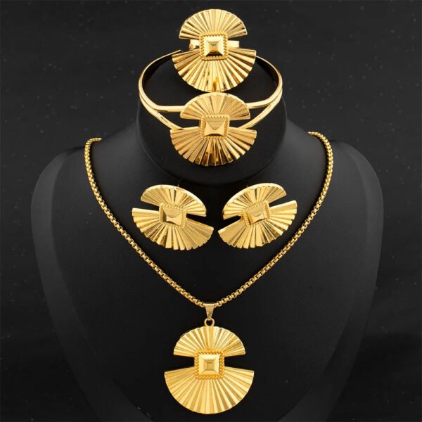Yueming Fashion Jewelry Extraordinary Set