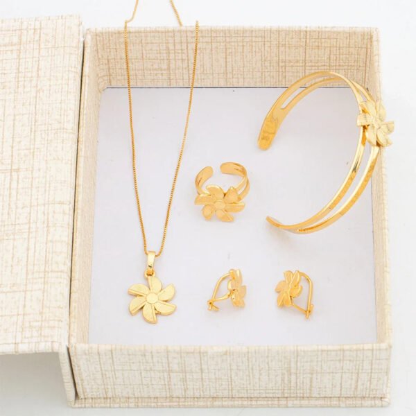 Yueming Trendy Jewelry Distinctive Set